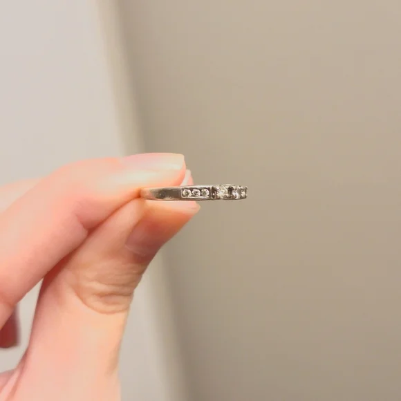 Simple White Gold Engagement Ring - Picture 3 of 5